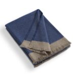 Schurwolldecke FineSoftFish friesisch-blau mit Wattgrau
